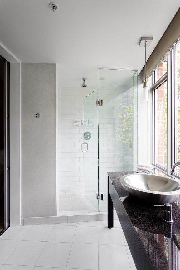 Superior King Bathroom.jpg